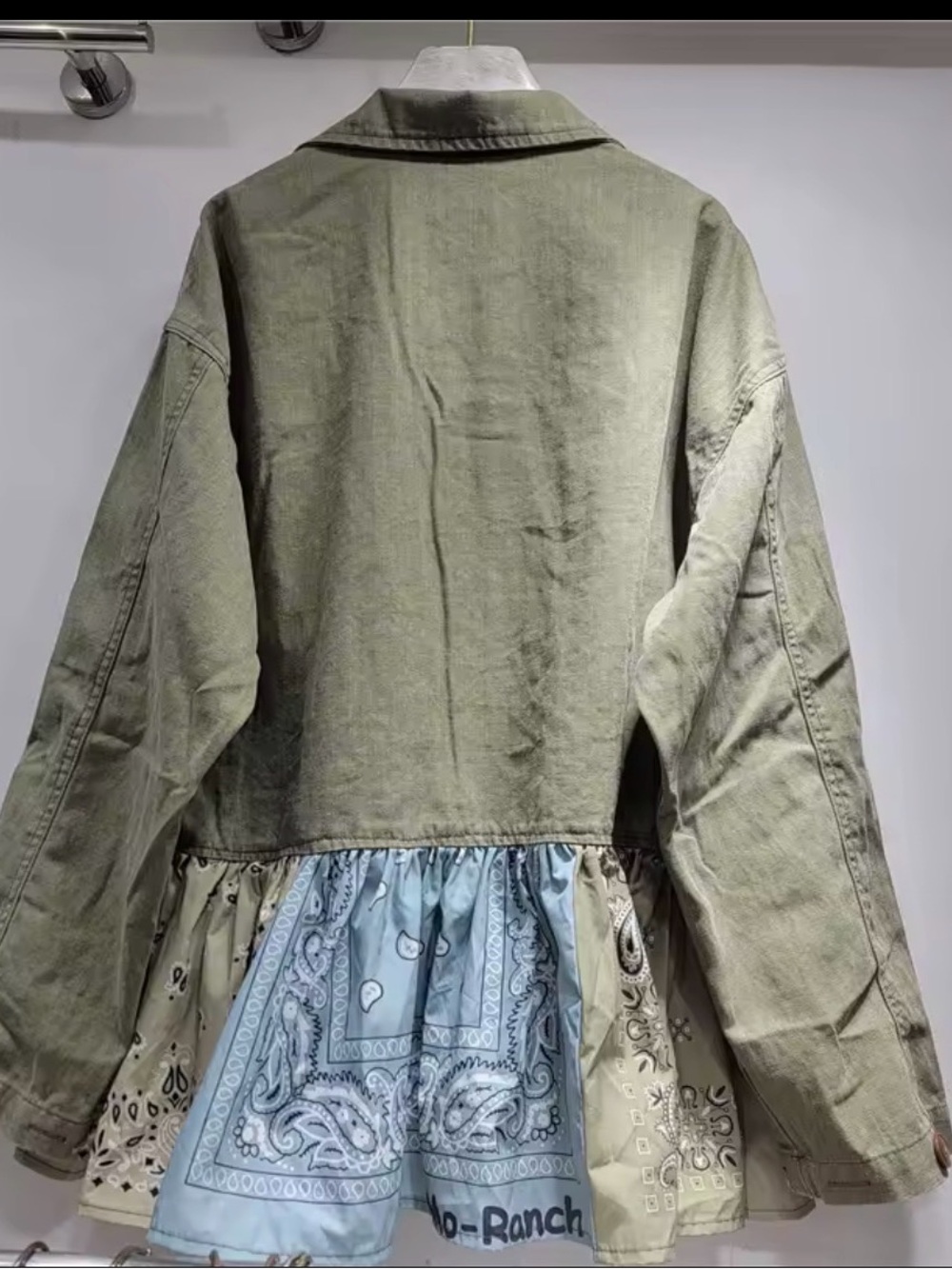 Vintage-Inspired Olive Green Denim Utility Jacket with Bandana Hem - Picture 3 of 7